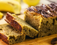 Bolo de banana e maçã é a escolha perfeita para um café da manhã rápido, saudável e delicioso