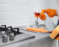 Chega de chão grudento e pó acumulado: 2 produtos que resolvem isso em minutos