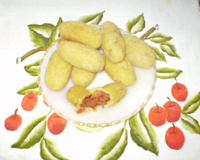 Bolinho de aipim (mandioca) recheado com carne seca