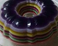 Gelatinas coloridas em camadas