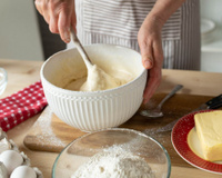 Nem bicarbonato, nem fermento: o ingrediente inesperado que deixa o bolo mais fofinho e úmido