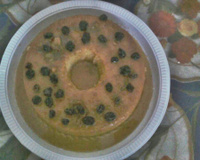 Pudim de pão com coco queimado e passas