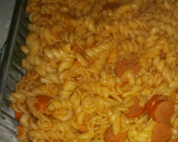 O suculento macarrão com salsicha