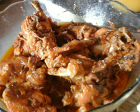 Galinha caipira ao molho de laranja