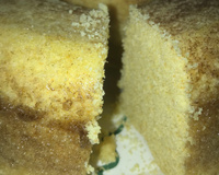 Bolo fofinho de fubá de microondas