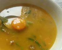 Sopa de abóbora japonesa com gengibre e alho poró