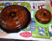 Bolo simples com cobertura de chocolate