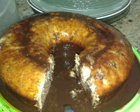 Bolo mesclado de baunilha e chocolate