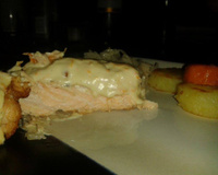 Salmão ao molho branco com cenoura