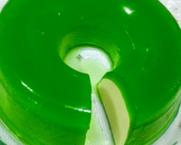 Gelatina recheada com mousse de limão