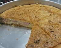Torta salgada de presunto e queijo
