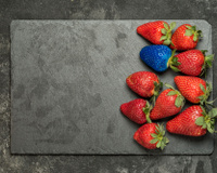 Morango azul existe? Descubra a história por trás dessa fruta