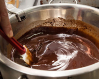 Cobertura de chocolate para bolo SEM LEITE CONDENSADO: veja como fazer!