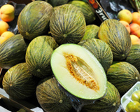 Nem dar tapinhas nem sacudir: como identificar um bom melão e acertar sempre