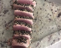 Atum em crosta de gergelim