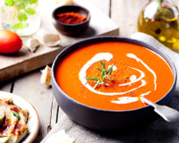 4 receitas de sopa de tomate que conquistaram a web para espantar o frio