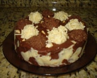 Bolo trufado de brigadeiro branco e preto