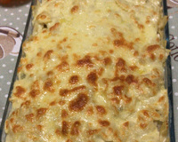 Macarrão ao molho branco e frango desfiado