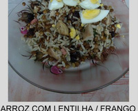 Arroz com lentilhas, frango e passas