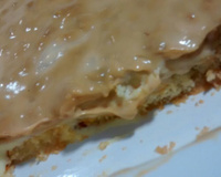 Pavê de creme com doce de leite e pêssegos