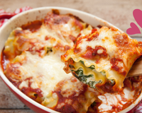 Rolinhos de lasanha de ricota e espinafre é o prato perfeito para as mamães que amam uma boa massa; veja como fazer essa deliciosa receita