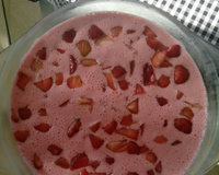 Gelatina cremosa com morangos