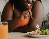 O que comer no jantar para dormir bem e cuidar da saúde? Especialista revela o que não pode faltar no prato