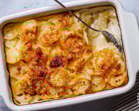 Juntei batata com queijo e levei ao forno: o resultado é simples, mas impossível de resistir