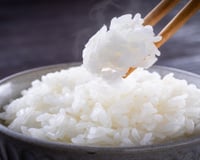 O ingrediente que os japoneses usam para deixar o arroz mais soltinho: quase todo mundo tem em casa