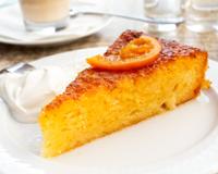 Nem açúcar, nem farinha de trigo: esse bolo de laranja é perfeito para um café da manhã leve e gostoso
