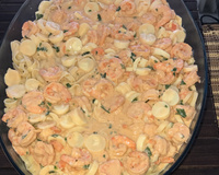 Talharim ao molho de camarão no vinho branco