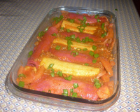 Panquecas coloridas ao molho