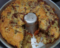 Bolo salgado de carne seca e provolone