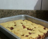 Bolo de fubá com goiabada