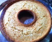 Bolo de apim cru e coco