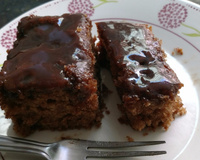 Delicioso bolo de chocolate com cobertura