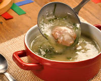 Nem chegou junho e esse caldo verde do TudoGostoso já virou obsessão no jantar aqui de casa