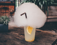 Como fazer caipirinha de algodão-doce: confira esse e mais 2 drinques incríveis