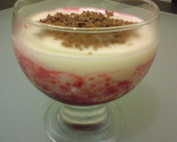 Mousse de limão com calda de morango