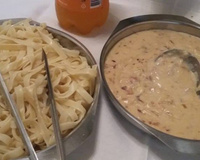 Macarrão ao molho de creme de cebola