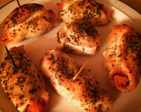 Filé de frango a rolê com cenoura, bacon e pimentão amarelo