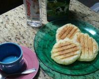 Pão de queijo de sanduicheira