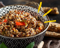 7 motivos para incluir a quinoa no cardápio: ingrediente versátil tem muitos benefícios à saúde