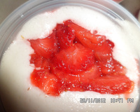 Sobremesa rápida de morango com creme