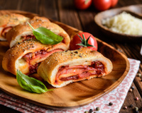 Enroladinho de queijo e presunto