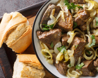 Truque infalível com leite deixa fígado macio e mais saboroso. Aprenda como fazer!