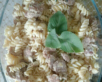 Macarrão com linguiça calabresa e creme de leite