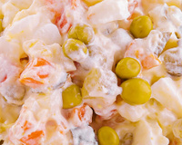 Essa salada de maionese é o acompanhamento de Natal que nunca pode faltar na minha casa e agora eu te ensino como fazer