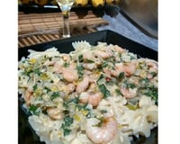 Macarrão ao molho de camarão e vinho branco