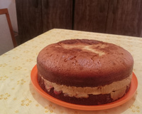 Bolo com doce de leite e morango da Tamy